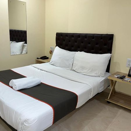 U Life Hotel Bombay Exterior foto
