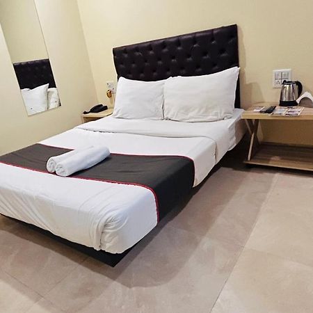 U Life Hotel Bombay Exterior foto