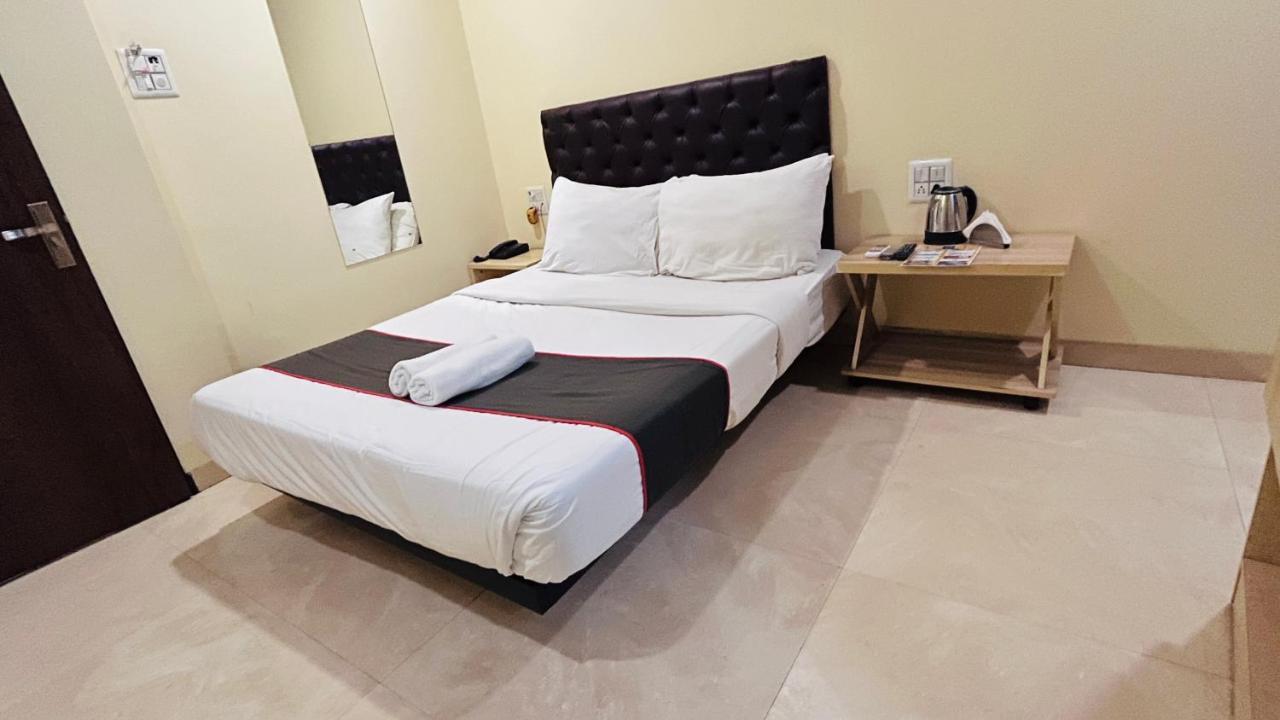 U Life Hotel Bombay Exterior foto